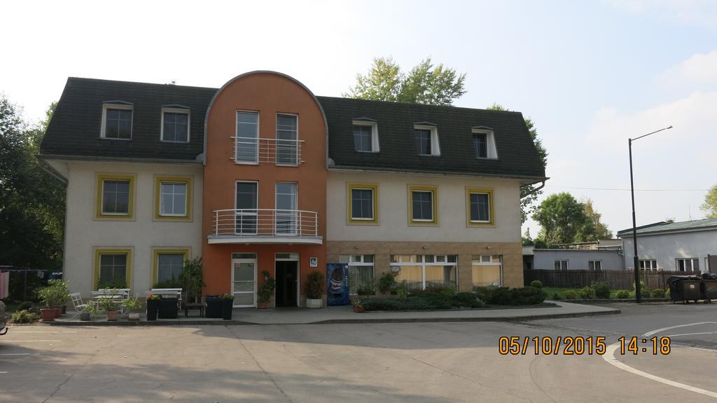 Hotel Ned Hockey Nymburk Esterno foto
