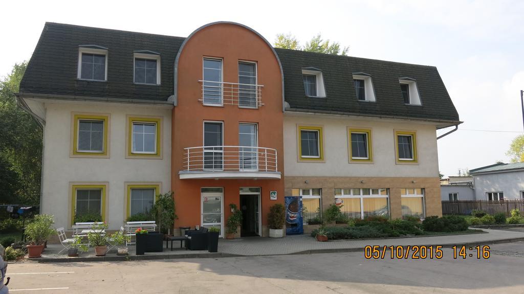 Hotel Ned Hockey Nymburk Esterno foto